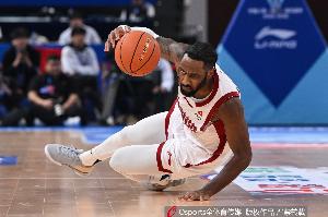 予取予求！诺威尔26中14砍全场最高39分 三分6中4